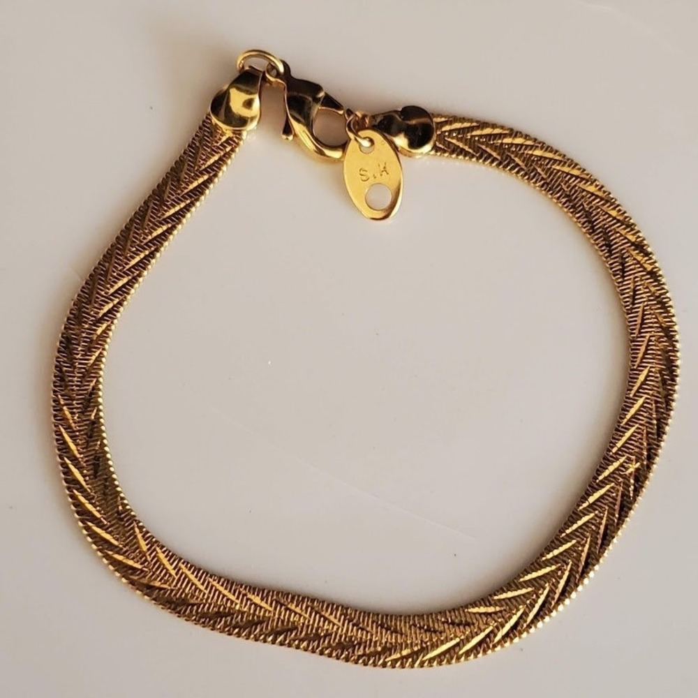 S.H Gold Tone Herringbone Chevron Flat Link Bracelet 6.75 Inch Vintage Style
